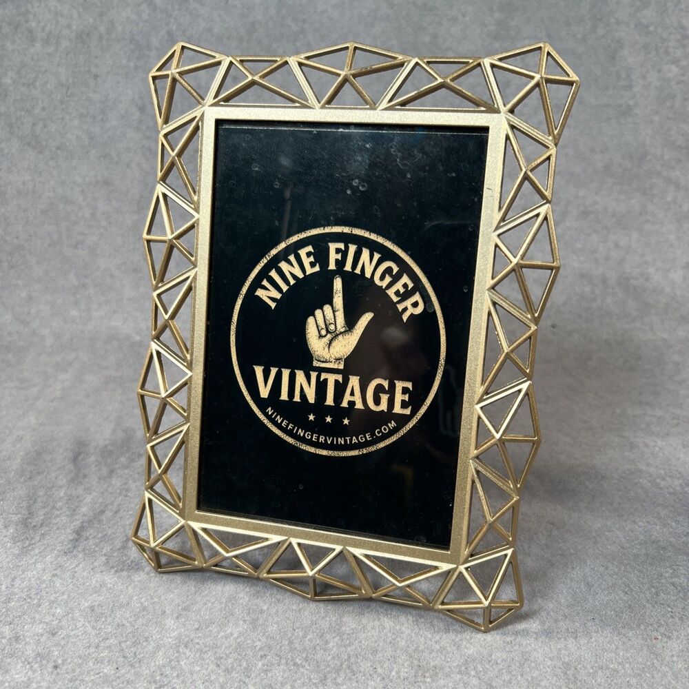 Modern, open-wire geometric lattice border Photo Frame. sleek gold finish